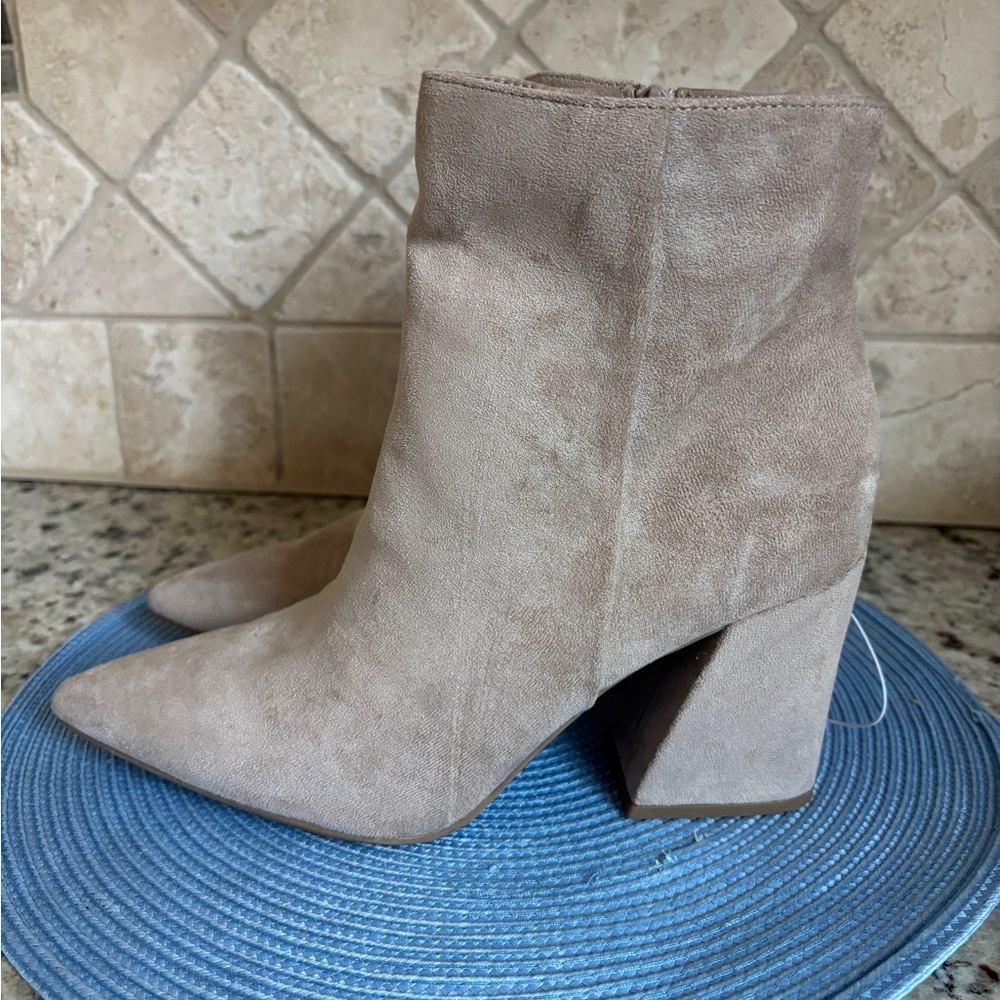 NWT A New Day Taupe Faux Suede Side Zip Women's Chucky Heeled Pointed Toe Boots